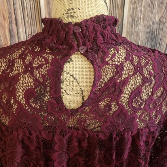 3 for $25 Cable and Gauge Lacy Top - Picture 3 of 12